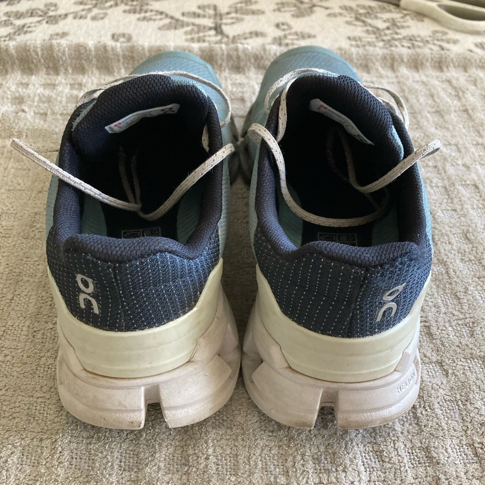 Women’s On Running Cloudflyer 2 Waterproof Size 9 Glacier/Seafoam - Picture 7 of 7